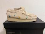 Te koop nieuwe Clarks Wallabee maat 36, Kleding | Dames, Schoenen, Beige, Nieuw, Ophalen of Verzenden, Sneakers of Gympen