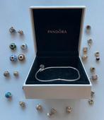PANDORA Armband met 24 Bedels + Doos, Gebruikt, Pandora, Ophalen of Verzenden, 4 bedels of meer