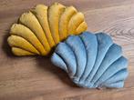 Schelp sierkussens blauw en geel goud, Huis en Inrichting, Ophalen, Zo goed als nieuw, Blauw, Overige vormen