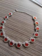 Zilverkleurige ketting met rode bloemen, Ophalen of Verzenden, Overige materialen, Ketting