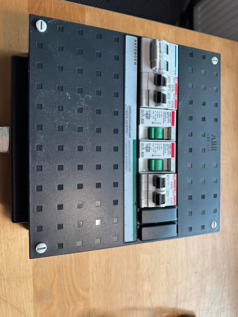 ABB groepen kast 4groepen hfdschakel 2x aardlek, Abb, Overige typen, Ophalen of Verzenden, Zo goed als nieuw