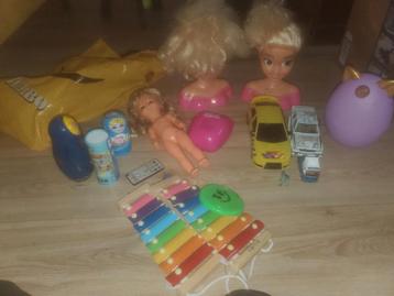 Speelgoed tas met diverse items beschikbaar voor biedingen