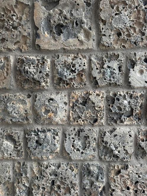 Basalt stenen gemengd, grijs10 pellets 28x24x14 en 16x16x12, Tuin en Terras, Grind, Keien en Split, Zo goed als nieuw, Ophalen of Verzenden