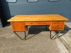 Jaren 60 design bureau met stalen onderstel werktafel, Ophalen, Gebruikt, Nvt, Bureau
