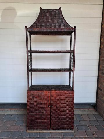 Vintage Rieten Rotan kast met Pagodekap beschikbaar voor biedingen