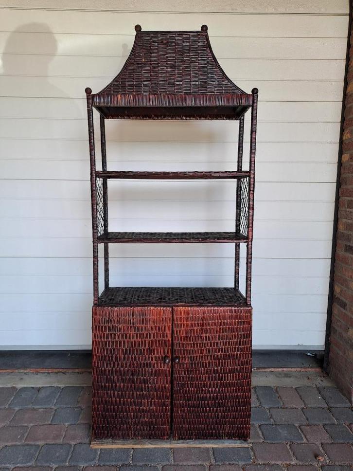 Vintage Rieten Rotan kast met Pagodekap, Huis en Inrichting, Kasten | Dressoirs, Gebruikt, 50 tot 100 cm, 25 tot 50 cm, Met deur(en)