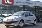 Peugeot 206 1.4 Gentry | APK 21-06-2026 | Airco | Radio CD, Auto's, Oldtimers, Voorwielaandrijving, 1360 cc, Zwart, Metallic lak