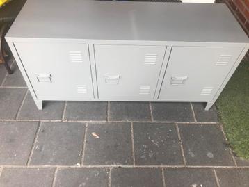 Grijze Locker Kast/TV Meubel beschikbaar voor biedingen