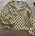 Geel met zwarte noppen blouse van Colourful Rebel mt S, Geel, Colourful Rebel, Ophalen of Verzenden, Zo goed als nieuw