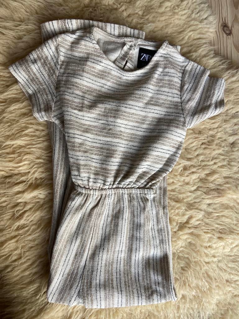 Zara - korte mouwen jumpsuit beige maat 128, Ophalen of Verzenden, Zo goed als nieuw, Meisje, Overige typen