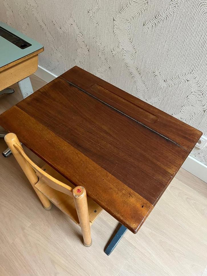 Retro kinderbureau met stoel, Huis en Inrichting, Bureaus, Gebruikt, Bureau, Ophalen of Verzenden