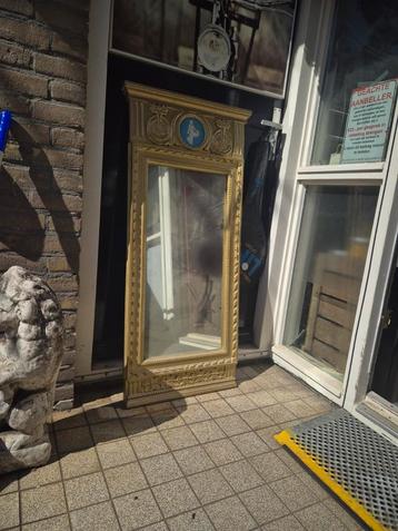 Antieke Gustaviaanse Spiegel met Gouden Frame beschikbaar voor biedingen