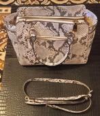 Nieuw! Guess dames schoudertas ("Holly All" serie), Sieraden, Tassen en Uiterlijk, Tassen | Damestassen, Ophalen of Verzenden