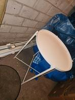 Wit tafeltje, Huis en Inrichting, Tafels | Bijzettafels, Ophalen, Metaal of Aluminium, Rond, Zo goed als nieuw