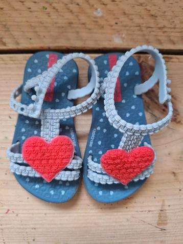 Ipanema slippers blauw met roze hart maat 19/20 beschikbaar voor biedingen