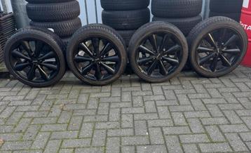 Mini velgen met winterbanden 17” beschikbaar voor biedingen