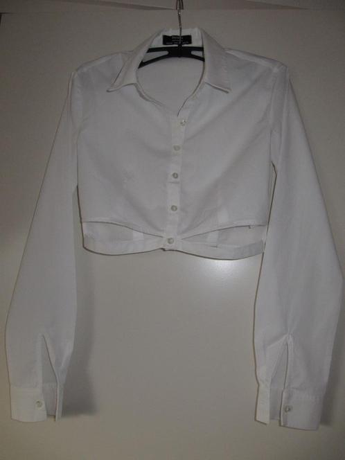 Cropped blouse Bershka maat XS. Nieuw!, Kleding | Dames, Blouses en Tunieken, Zo goed als nieuw, Maat 34 (XS) of kleiner, Wit