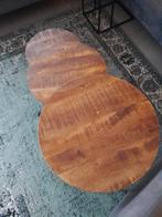 2 zwarte ijzeren kasten  met glas deurtjes  en mooie salon, Huis en Inrichting, Kasten | Vitrinekasten, 25 tot 50 cm, 50 tot 100 cm