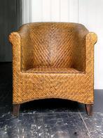 Aziatische, elegante fauteuil van rotan in visgraatmotief, Ophalen, 75 tot 100 cm, Zo goed als nieuw, 50 tot 75 cm