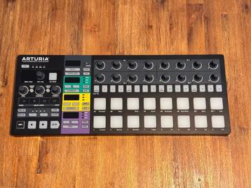 Arturia Beatstep Pro Black Edition incl. kabels beschikbaar voor biedingen