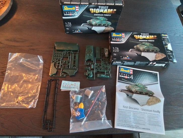 Nieuw! Revell Sherman Firefly diorama bouwpakket bouwdoos, Hobby en Vrije tijd, Modelbouw | Auto's en Voertuigen, Nieuw, Tank