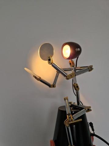 Vintage design tafellamp robotfiguur "lampje" verstelbaar beschikbaar voor biedingen