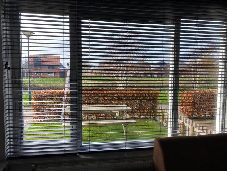 Houten jaloezieën 2 delen, Huis en Inrichting, Stoffering | Gordijnen en Lamellen, Zo goed als nieuw, 200 cm of meer, Ophalen of Verzenden