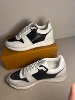 Louis Vuitton Sneakers Maat 46, Ophalen of Verzenden, Zo goed als nieuw, Zwart, Sneakers of Gympen