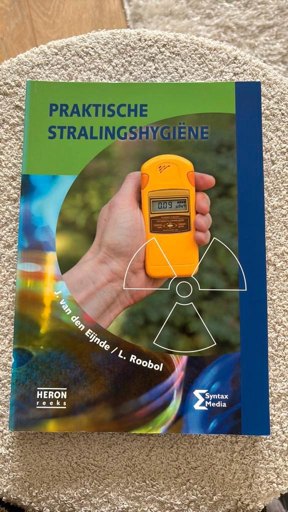 J van den Eijnde - Praktische stralingshygiëne, Boeken, Schoolboeken, Zo goed als nieuw, Nederlands, Overige niveaus, Ophalen of Verzenden