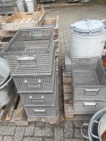 Zware stalen draadmand metalen kisten bakken mand beschikbaar voor biedingen