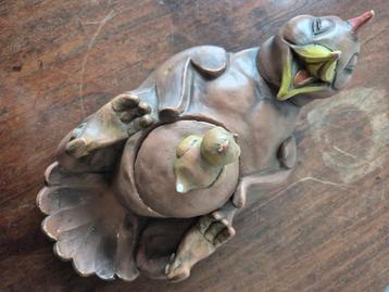 Decoratieve kip / hen met kuiken beschikbaar voor biedingen