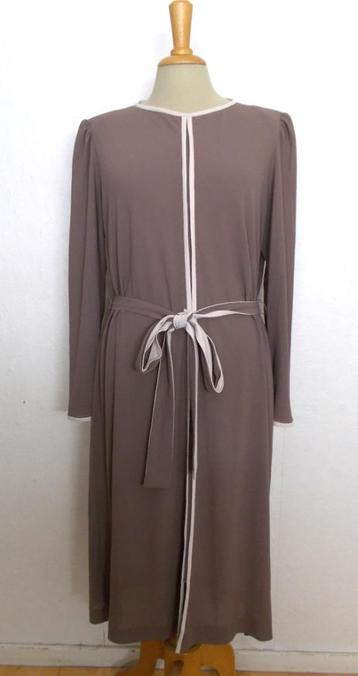 Vintage taupe jurk van Kay Windsor (USA) M/L beschikbaar voor biedingen