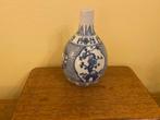 Vaasje met blauwe Aziatische decoratie *Nous deux*, Blauw, Aardewerk of Porselein, Ophalen of Verzenden, Zo goed als nieuw