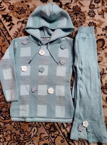 Tweedelige meisjespak maat 116 beschikbaar voor biedingen