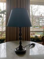 Klassieke eikenhouten lampenvoet met blauwe kap, Ophalen of Verzenden, Zo goed als nieuw, Hout, 50 tot 75 cm