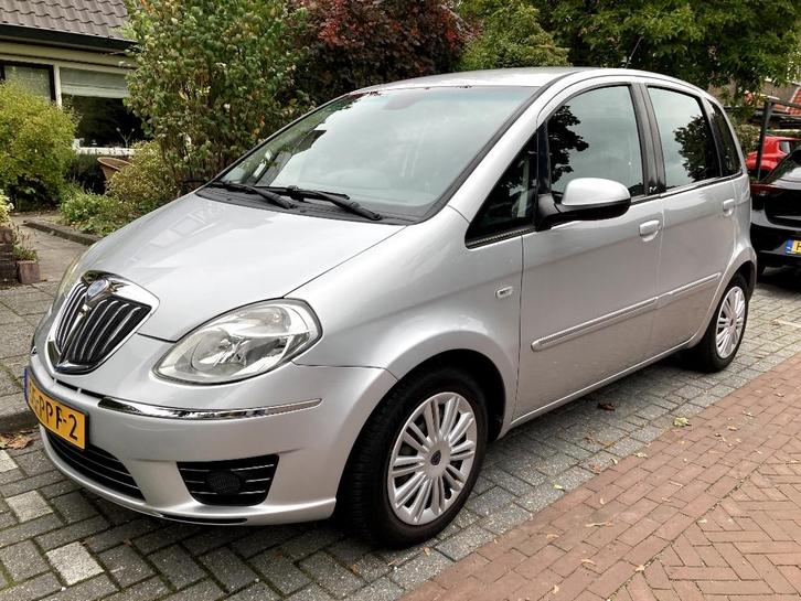 Lancia Musa 1.4 16V AUT 2011 Grijs | Trekhaak | 92.709 km, Auto's, Lancia, Particulier, Musa, ABS, Airbags, Airconditioning, Boordcomputer