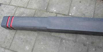 kunststofpaal met diamantkop beschikbaar voor biedingen