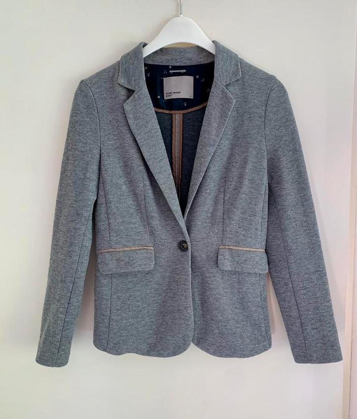 Superleuk jasje, 36, Vero Moda, Kleding | Dames, Jasjes, Kostuums en Pakken, Zo goed als nieuw, Jasje, Maat 36 (S), Grijs, Ophalen of Verzenden
