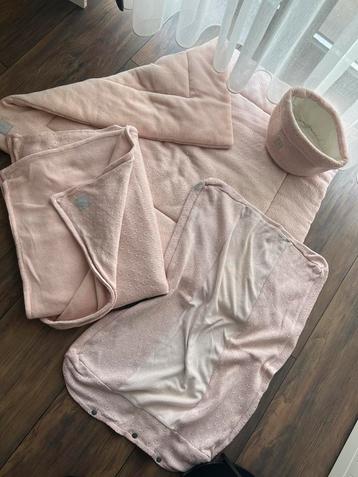 Jollein 4 delige babykamer set cosy knit / velvet roze  beschikbaar voor biedingen
