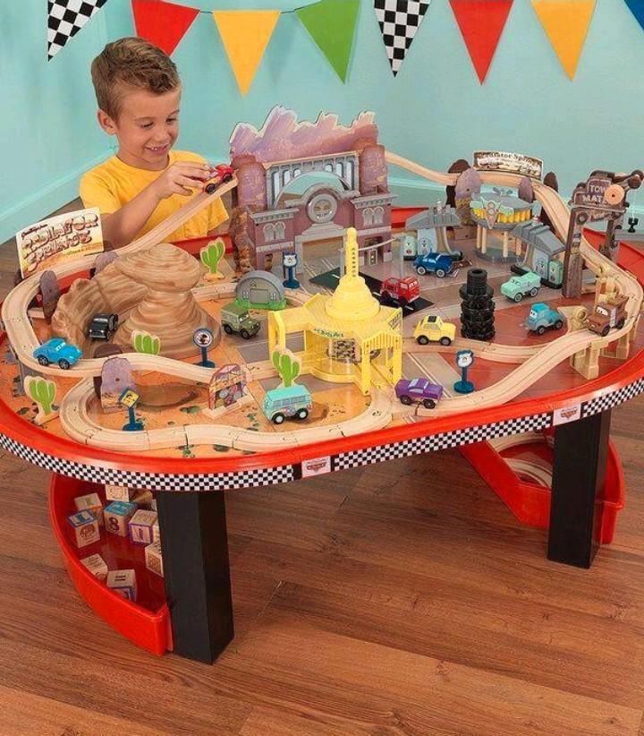Kidkraft Cars Radiator Springs Racebaan Tafel/ Treintafel, Kinderen en Baby's, Speelgoed | Speeltafels, Ophalen of Verzenden