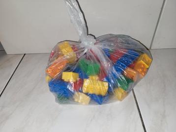 Duplo set met 100 stenen beschikbaar voor biedingen
