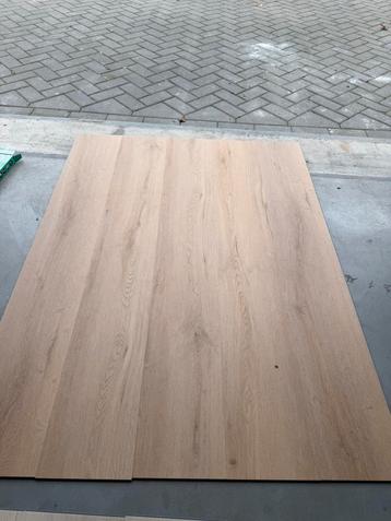 Partij Click PVC warm oak 6,5 mm met 0,7 toplaag! 318 m2 beschikbaar voor biedingen