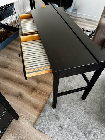 Zwart bureau