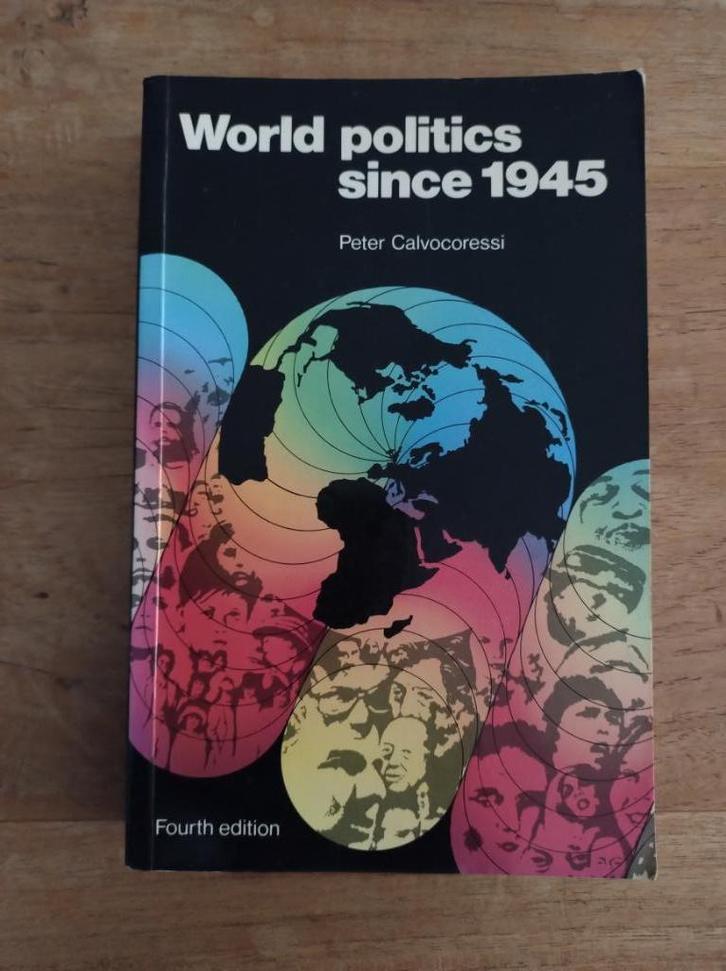 World politics since 1945 - Calvocoressi - ISBN 0582295866, Boeken, Politiek en Maatschappij, Gelezen, Nederland, Verzenden