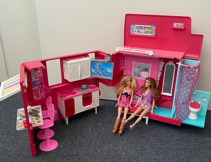 Barbie Camper + Poppen & Accessoires – Compleet Speelplezier, Verzamelen, Poppen, Zo goed als nieuw, Pop, Ophalen