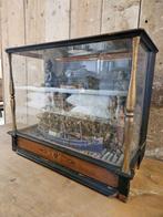 oude vitrine ``WOONWINKEL RUSTIEK``, Ophalen of Verzenden