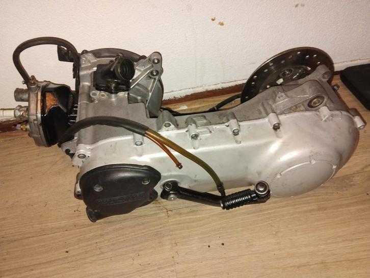 Gilera runner piaggio aprillia sr blok 50cc in top staat, Fietsen en Brommers, Brommeronderdelen | Scooters, Zo goed als nieuw