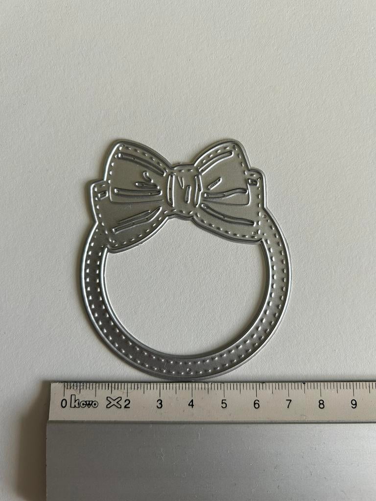 Snijmal krans / kerstbal met strik, Ophalen of Verzenden, Nieuw, Overige thema's, Pons of Mal