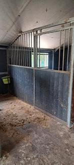 Voorfronten en tussenwand paardenstal, Dieren en Toebehoren
