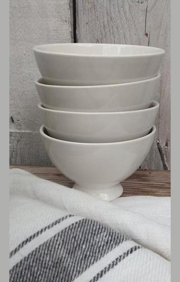 Brocante spoelkommen beschikbaar voor biedingen